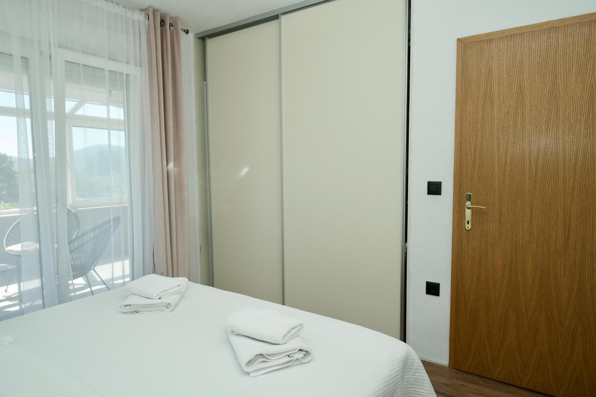 Apartment Lana Bristivica Exterior foto